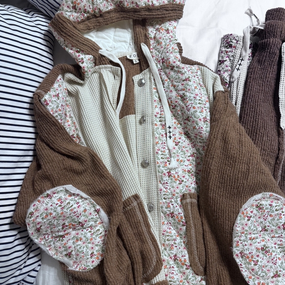 NEW (TAGLESS) Floral Patchwork Jacket with Brown Accents - Picture 3 of 6